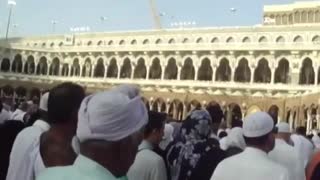 طواف کعبه همراه حاجیان و تلاوت قرآن بسیار زیبا