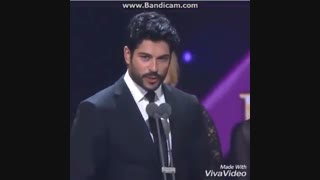 کارا سودا جایزه بهترین سریال درام سال را دریافت کرد...