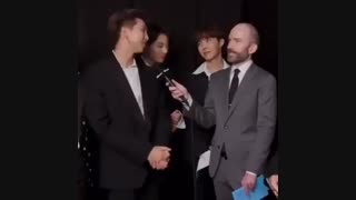 چرا انقدر این بشر خنده هاش قشنگه (مصاحبه از bts درمورد گروه Beatles)