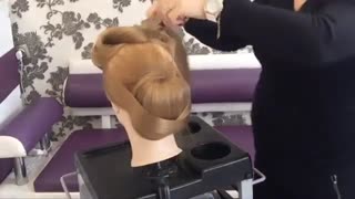 آموزش مدل مو دخترانه شینیون لایه ای- مومیس مشاور و مرجع تخصصی مو